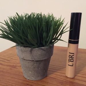 L'BRI wand concealer- Light Amber